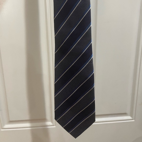 Armani Collezioni Tie Blue and Gray stripe Sz OS - Picture 9 of 11